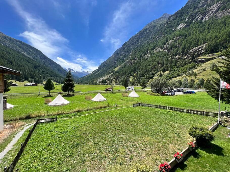 Pure Comfort! Entire Apartment With Abundant Space Near Zermatt With Parking! تاش المظهر الخارجي الصورة