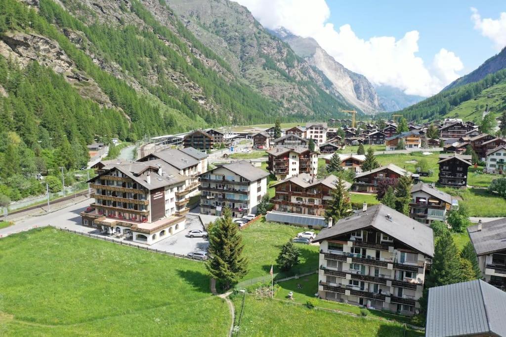 Pure Comfort! Entire Apartment With Abundant Space Near Zermatt With Parking! تاش المظهر الخارجي الصورة