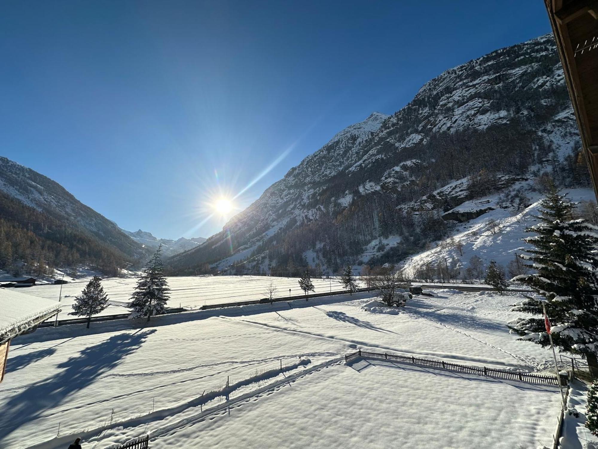 Pure Comfort! Entire Apartment With Abundant Space Near Zermatt With Parking! تاش المظهر الخارجي الصورة